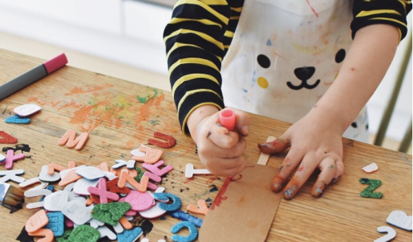 11 leuke dingen om thuis met je kinderen te doen als het regent